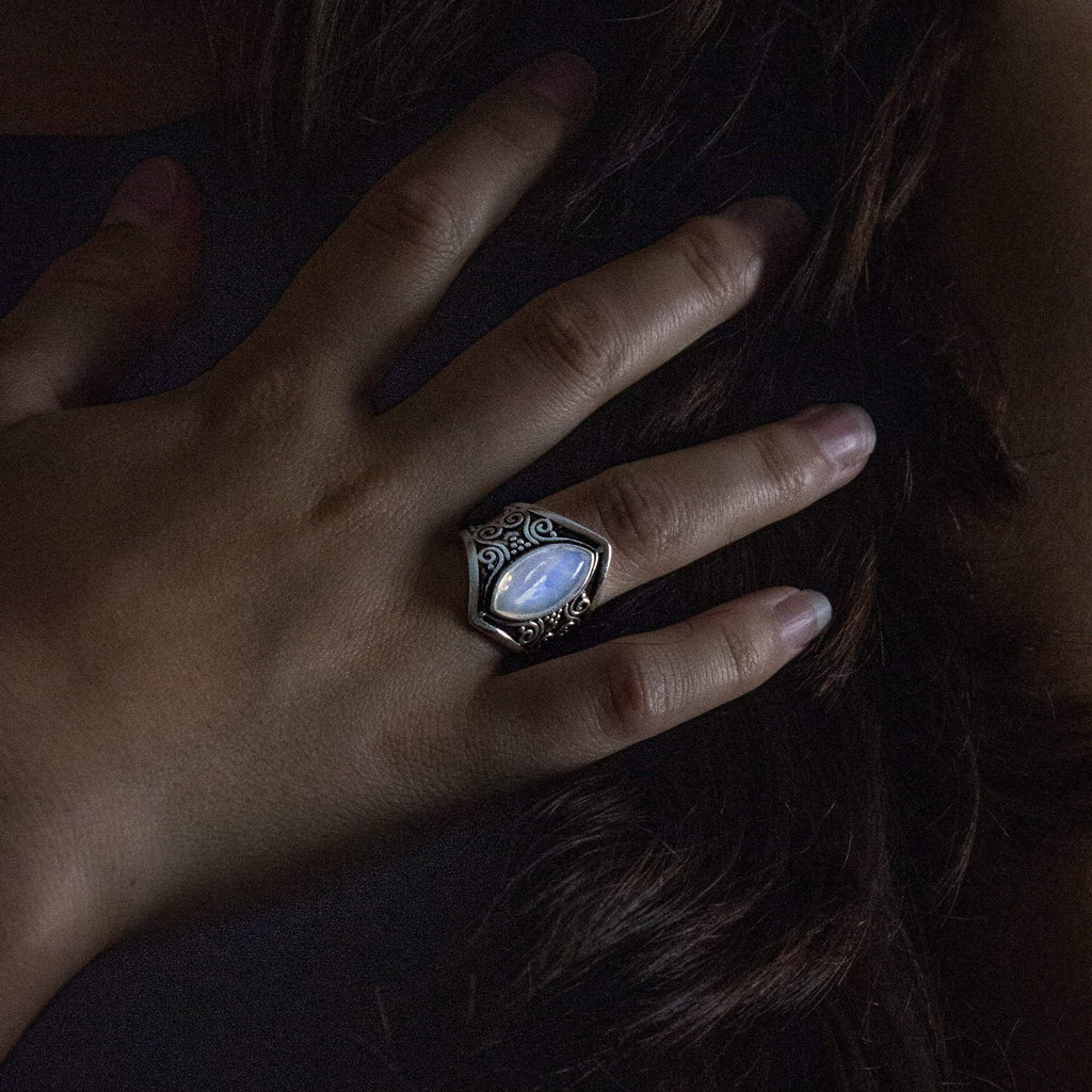 Enchanting Moonstone Ring - Embrace New Beginnings