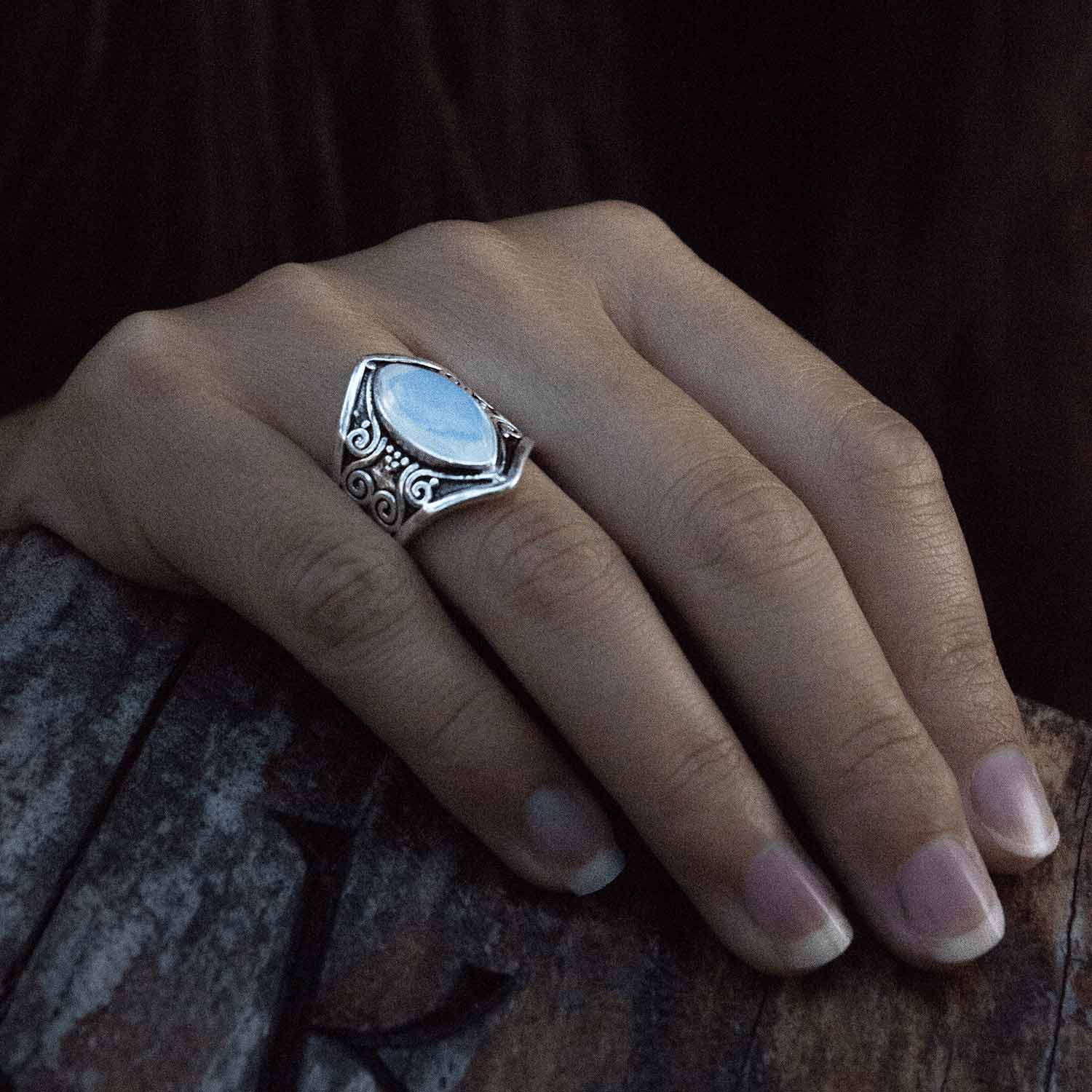 Enchanting Moonstone Ring - Embrace New Beginnings