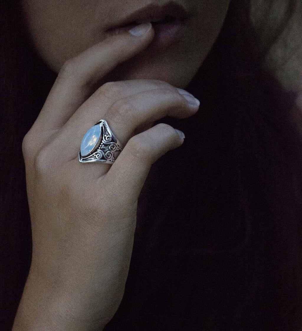 Enchanting Moonstone Ring - Embrace New Beginnings
